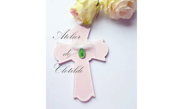 croix médaille émaillée rose/vert