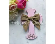 Croix ruban rose