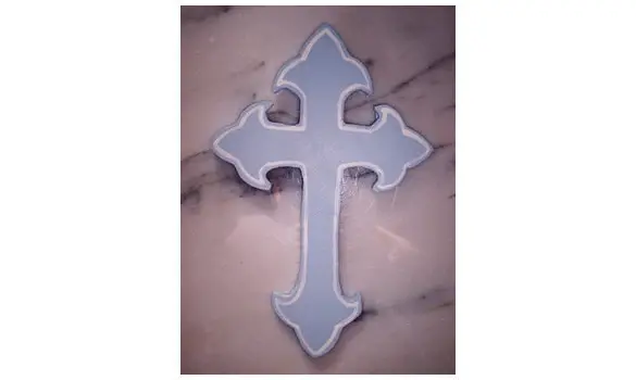 Croix fleurdelysée bleue