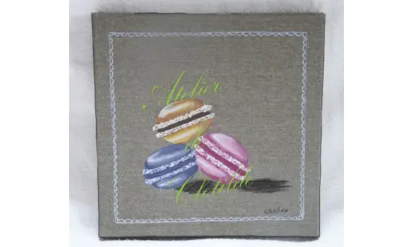 Macarons en trio, bleu rose jaune