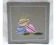 Macarons en trio, bleu rose jaune