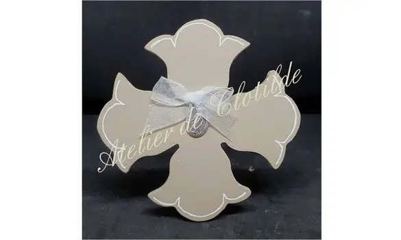 Croix tulipe lin médaille