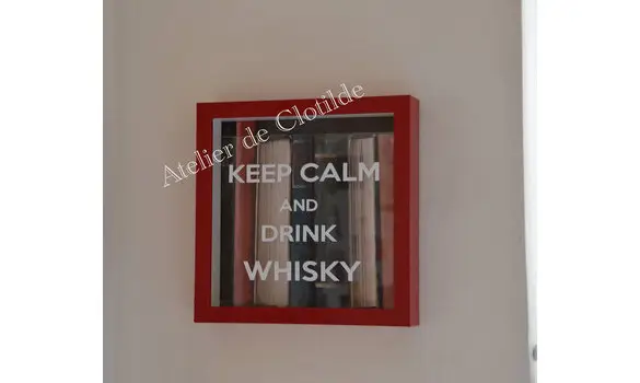 Vitrine à capsules rouge